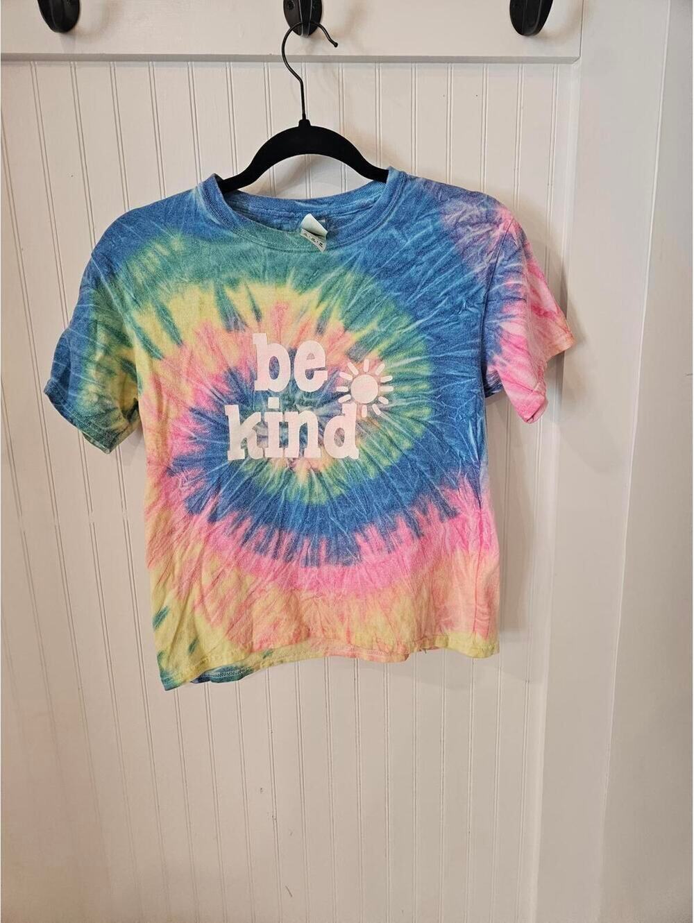 Tie Dye “Be Kind” Girls Shirt – Size Medium